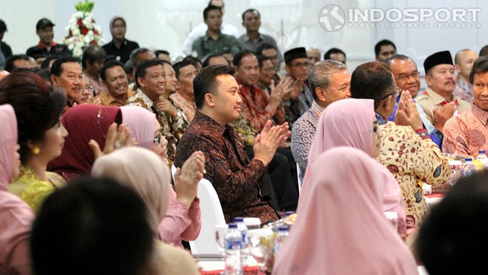 Sebagai Menpora baru, Imam Nahrawi ingin semua pihak bersatu dan duduk bersama untuk berdiskusi mengatasi berbagai masalah olahraga tanah air.